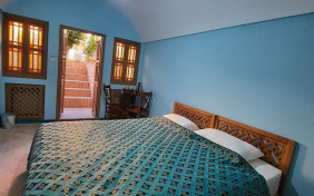 اتاق ساپرا اقامتگاه سنتی اشکوب کاشان