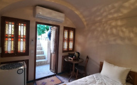 اتاق نفیس اقامتگاه سنتی اشکوب کاشان