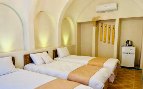 اتاق گوشه اقامتگاه سنتی اشکوب کاشان