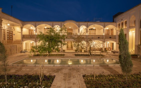 اقامتگاه سنتی عمارت محمودیه کاشان