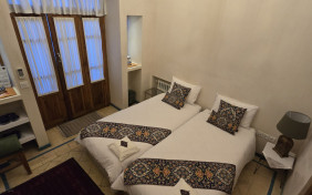 اتاق دو تخته تویین عقیق اقامتگاه سنتی کاشانه روشن کاشان