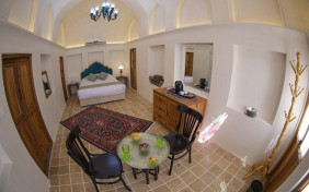 اتاق  دوتخته دبل اعیانی 103 اقامتگاه سنتی سرای کاسیان کاشان