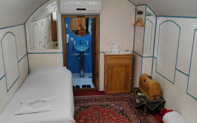 اتاق دوتخته توئین کاشانه 102(نیم طبقه اول) اقامتگاه سنتی سرای کاسیان کاشان