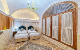 اتاق چهار تخته زیرزمین113 اقامتگاه سنتی سرای کاسیان کاشان