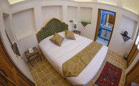 اتاق دو تخته دبل 111 اقامتگاه سنتی سرای کاسیان کاشان