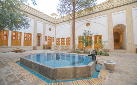 اقامتگاه سنتی بوتیک سرای قجر کاشان 1