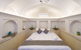 اتاق 104(سه تخته) اقامتگاه سنتی بوتیک سرای قجر کاشان