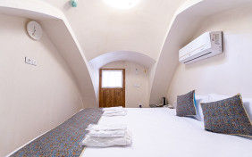 اتاق 109 شومینه(دو تخته) اقامتگاه سنتی بوتیک سرای قجر کاشان