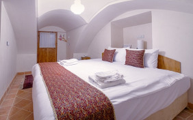 اتاق 113(دبل) اقامتگاه سنتی بوتیک سرای قجر کاشان