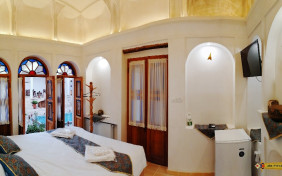 اتاق دبل ترمه اقامتگاه سنتی صباغیان کاشان