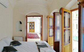 اتاق دبل شمسه اقامتگاه سنتی صباغیان کاشان