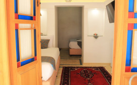 اتاق سه تخته یاقوت اقامتگاه سنتی صباغیان کاشان