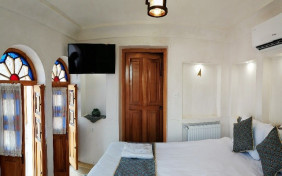 اتاق دبل محیا اقامتگاه سنتی صباغیان کاشان