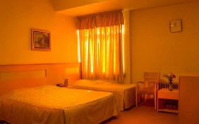 اتاق سه تخته هتل گواشیر کرمان