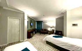 سوئیت پنج نفره هتل ققنوس کیش