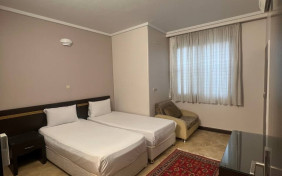 سوئیت سه خوابه شش تخته هتل آپارتمان فرادیس مشهد