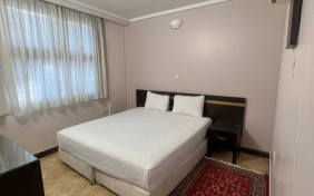 سوئیت دوخوابه چهارتخته هتل آپارتمان فرادیس مشهد