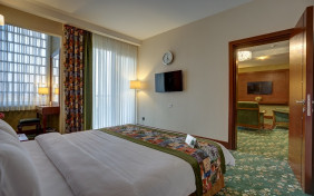 سوئیت رویال دو نفره هتل بین المللی هما 1 مشهد