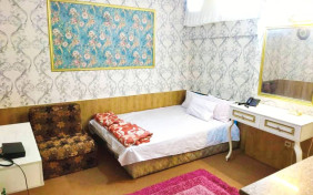 اتاق سه تخته رویال(دوتخته+کاناپه) مهمانپذیر پلیکان مشهد