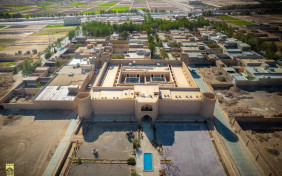 اقامتگاه سنتی قلعه وزیر میبد