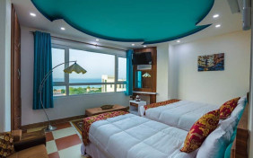 اتاق سه تخته رو به دریا هتل رخسار قشم