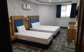 اتاق سه تخته هتل قصر نادری قم