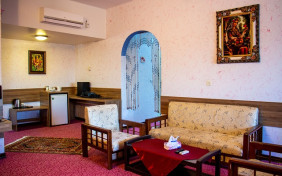 سوئیت نرمال چهار نفره (سه تخته+سرویس اضافه) هتل اسرم ساری