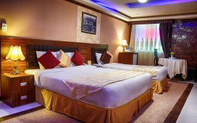 اتاق سه تخته هتل کریم خان شیراز