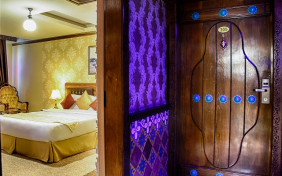 سوئیت یک خوابه دو نفره هتل کریم خان شیراز