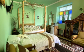 اتاق  سه تخته طبیعت هتل بوتیک شاه پریون شیراز