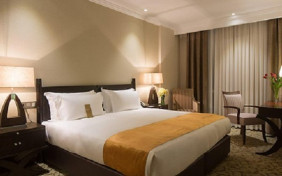 اتاق سه تخته خانوادگی رو به شهر EF (طبقات 15-20) هتل اسپیناس پالاس تهران