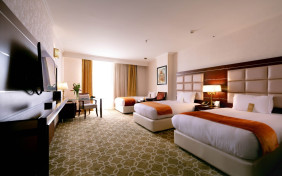 اتاق سه تخته جدا رو به شهر EF (طبقات 15-20) هتل اسپیناس پالاس تهران