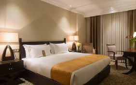 اتاق سه تخته خانواده رو به شهر CF (طبقات 4 تا 9) هتل اسپیناس پالاس تهران