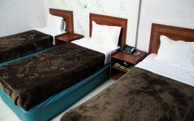 اتاق سه تخته هتل اخوت تهران