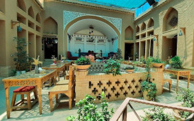 اقامتگاه سنتی یزدان گرد یزد