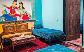 اتاق شش تخته پاسیار اقامتگاه بومگردی عمارت سرهنگ بادرود