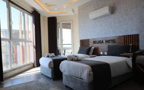 سوئیت یکخوابه سه نفره رو به دریا(تخت+مبل تخت خواب شو) هتل آپارتمان رویال بلوگا بندر انزلی