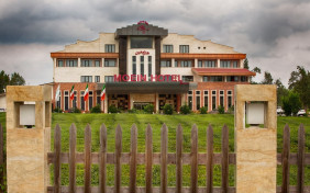 هتل معین فومن