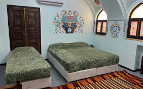 اتاق سه تخته رویال زمرد هتل ارگ تاریخی گوگد گلپایگان