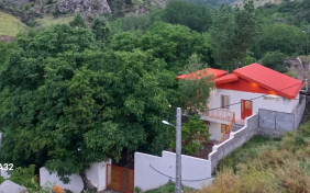 اقامتگاه بومگردی گلوسنگ کلیبر