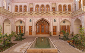 اقامتگاه سنتی عمارت آقاحسینی کاشان