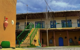 اقامتگاه بومگردی آقبلاغ لالجین