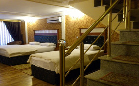 اتاق دوبلکس پنج تخته هتل شهریار بازرگان ماکو