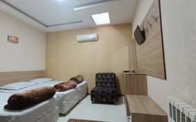 اتاق چهارتخته خانه مسافر نصیری تبریزی مشهد