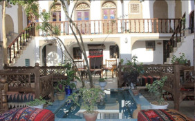 اقامتگاه سنتی سرای ایل سنگسر مهدی شهر