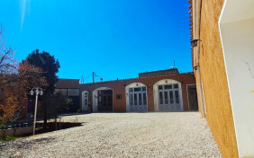 اقامتگاه بومگردی خانه مادری نجف آباد