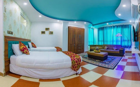 سوئیت یک خوابه دو تخته روبه دریا هتل رخسار قشم