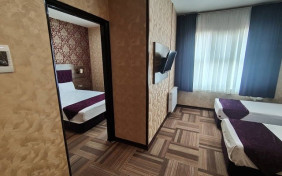 سوئیت تک خواب پنج تخته هتل قصر نادری قم