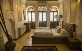 سوئیت چهار نفره آوان هتل دیاکو سنندج