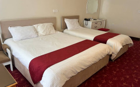 سوئیت یک خوابه رویال سه نفره هتل نارنج ساری